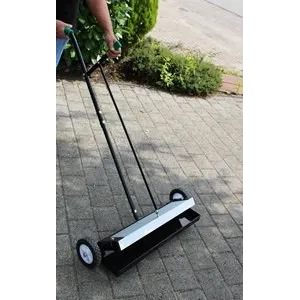Broom Magnet
