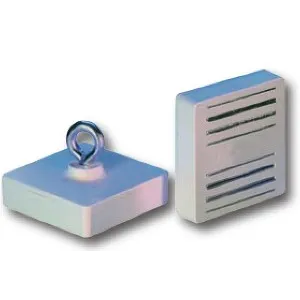 Lamella magnet in plastic housing