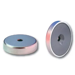 Ferriet potmagneet met doorlopend verzonken gat